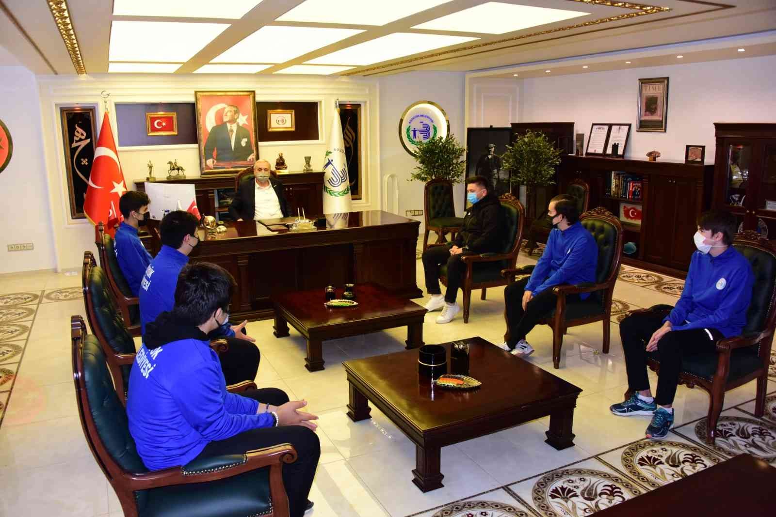 Başkan Bakkalcıoğlu masa tenisi takımına başarılar diledi #bilecik