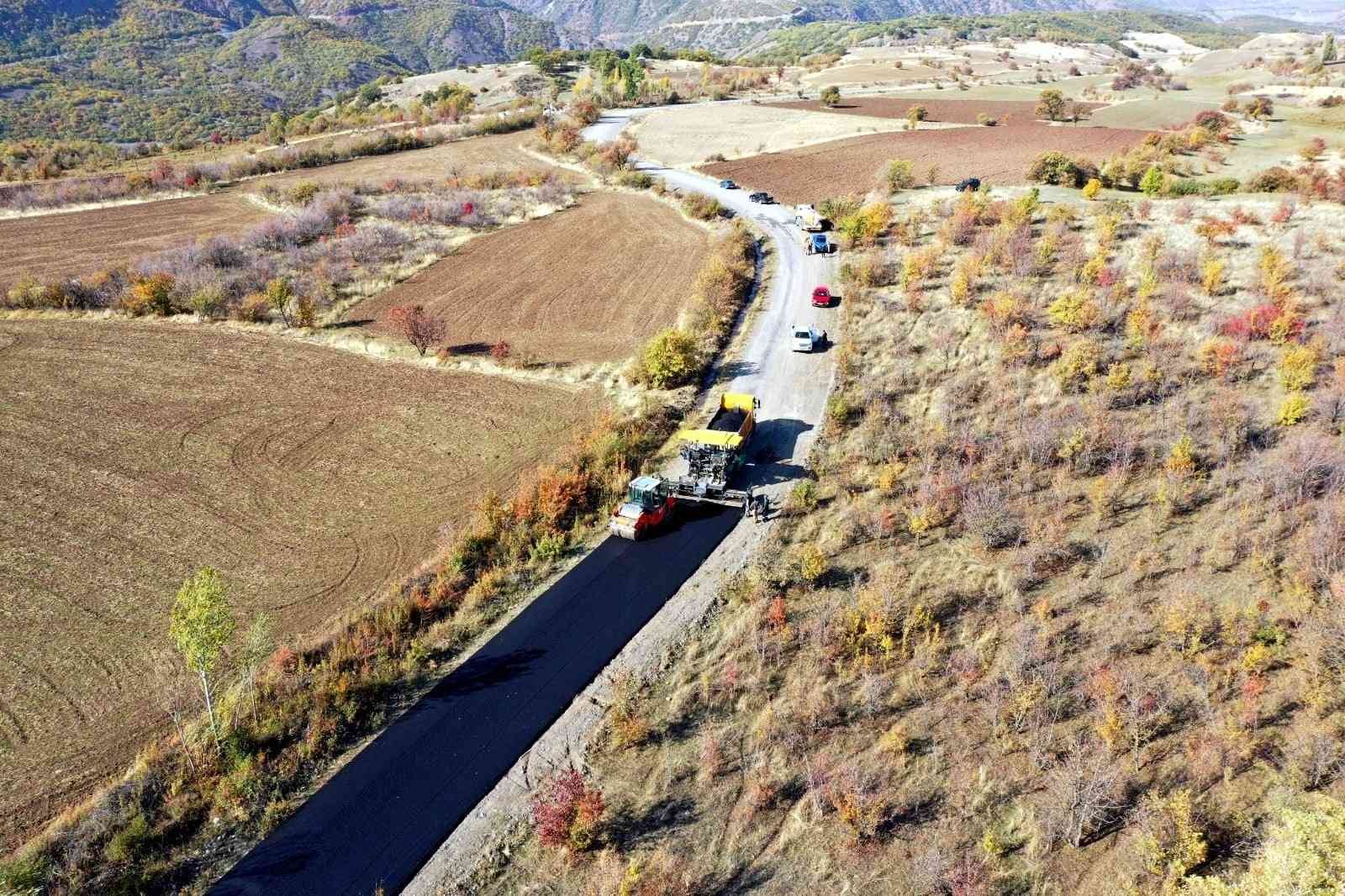 Üzümlü’de grup köy yolları kış öncesi asfaltlanıyor #erzincan