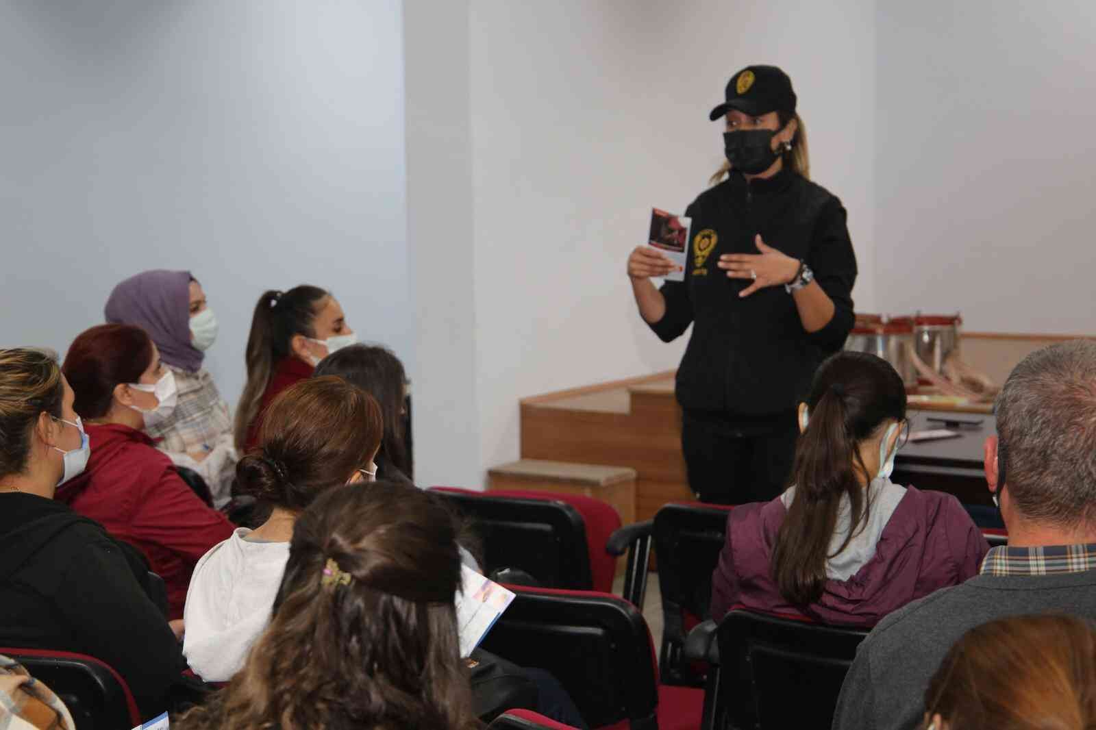 250 kursiyere ‘En İyi Narkotik Polisi Anne’ projesi anlatıldı #tekirdag
