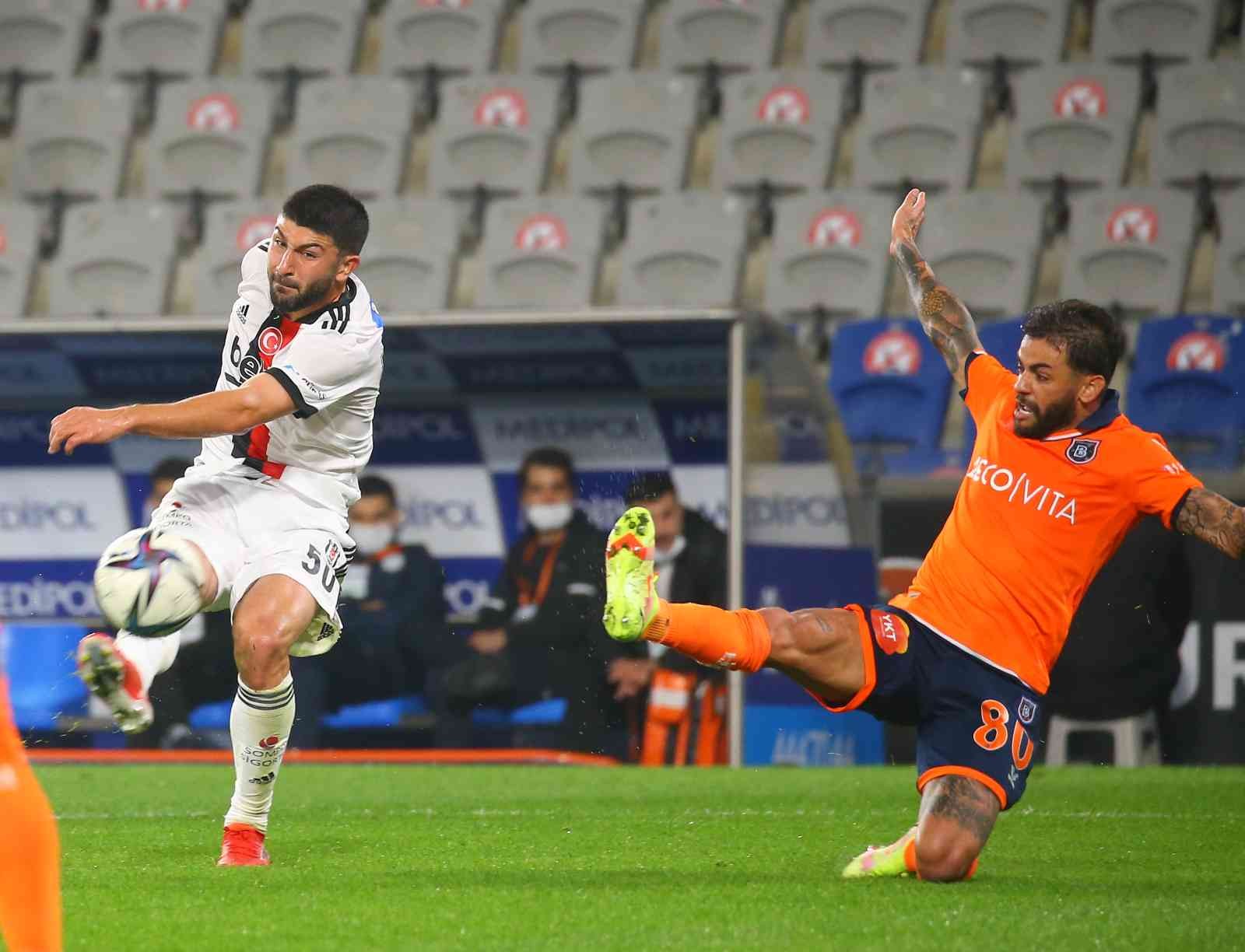 Süper Lig: Medipol Başakşehir: 1 - Beşiktaş: 0 (İlk yarı) #istanbul