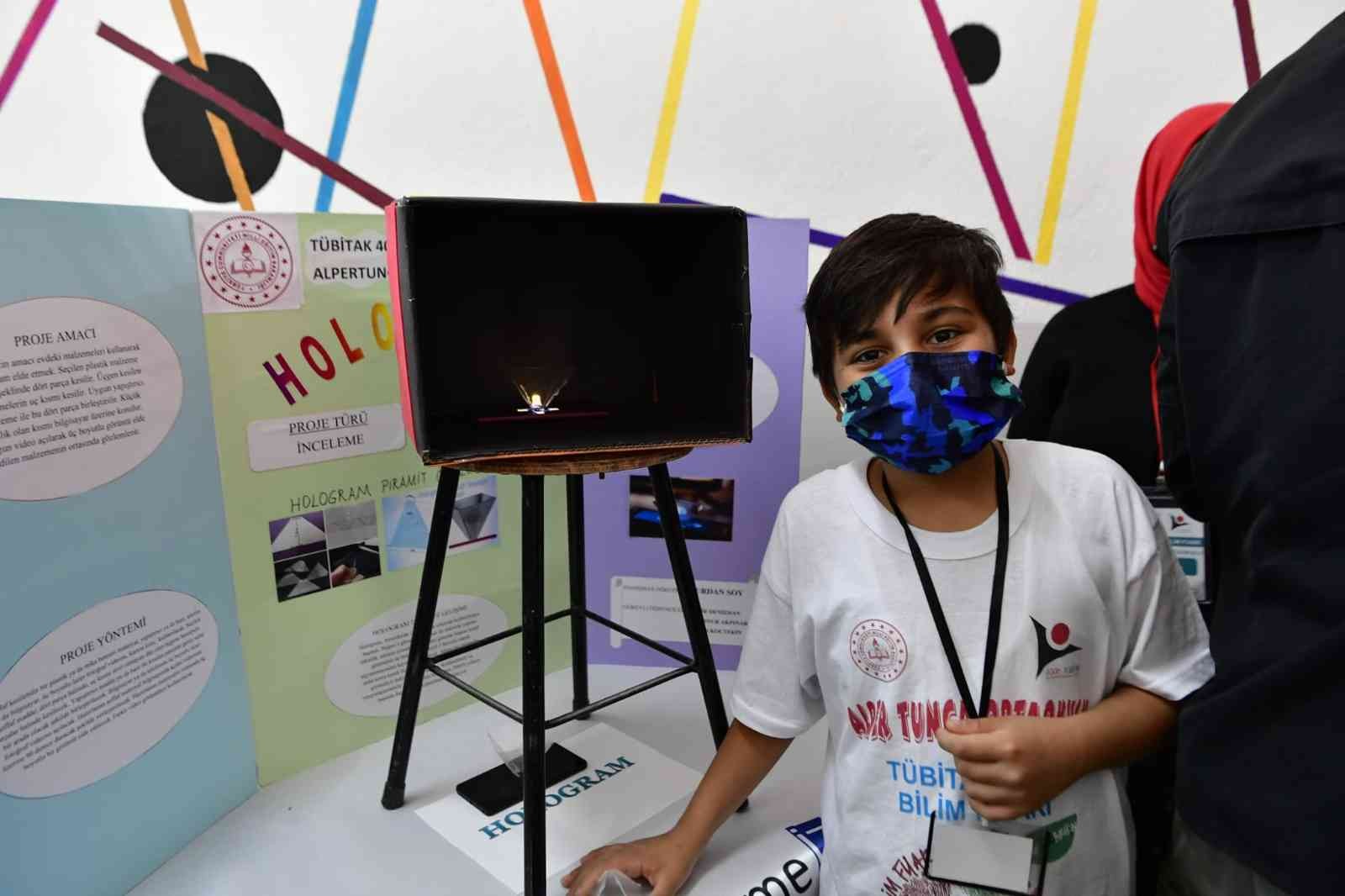 Mamak’ta teknoloji meraklısı gençler eserlerini sergiledi #ankara