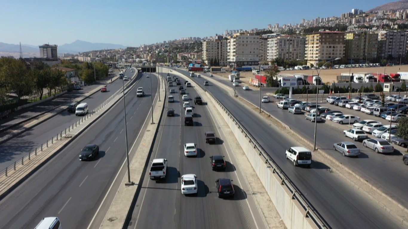 Kahramanmaraş’ta dernek açılışına 300 araçlık konvoy #kahramanmaras