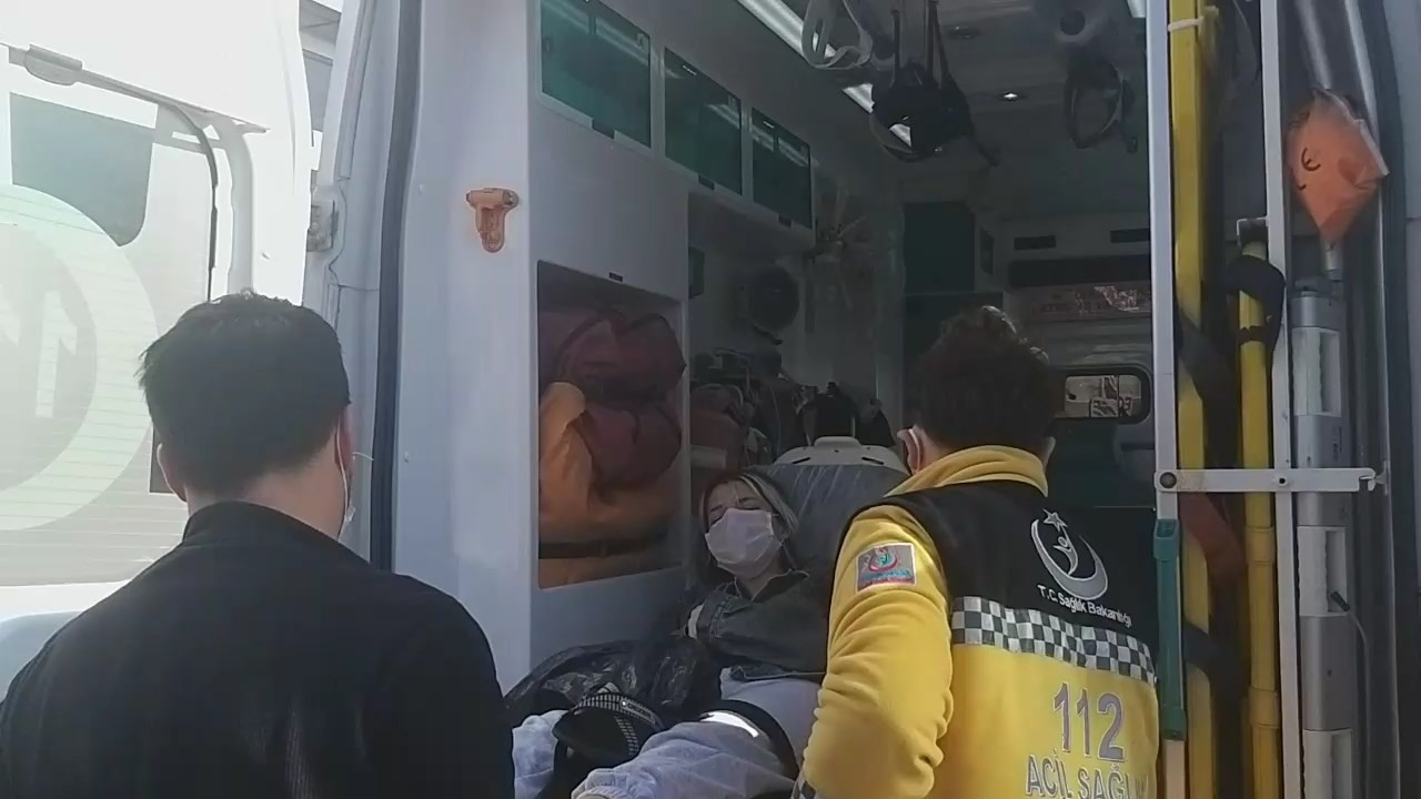 Fenalaşarak hastaneye kaldırılan 14 yaşındaki kızın kanından alkol çıktı #zonguldak