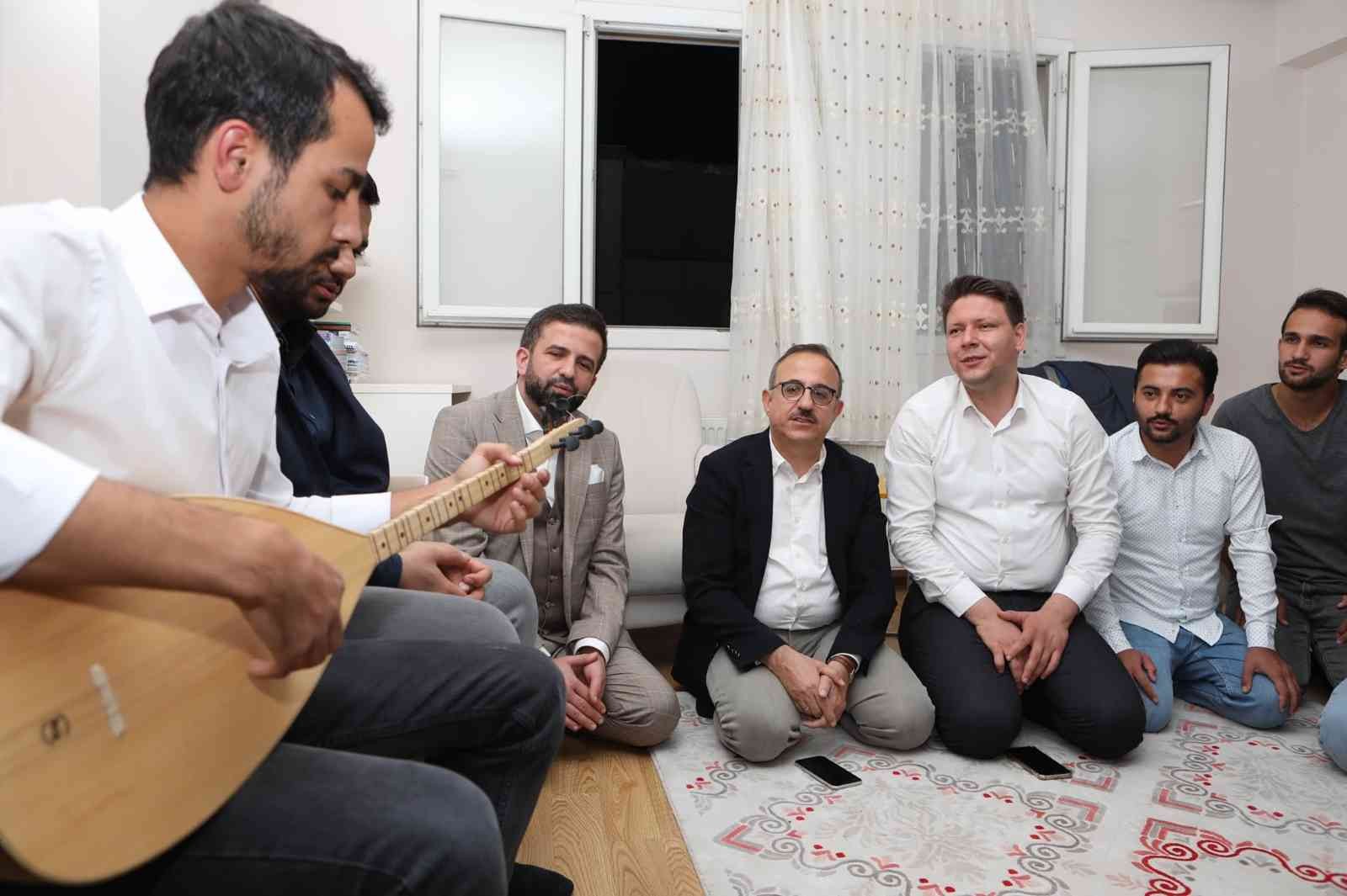 Başkan Sürekli’den gençlerle türkülü sohbet #izmir