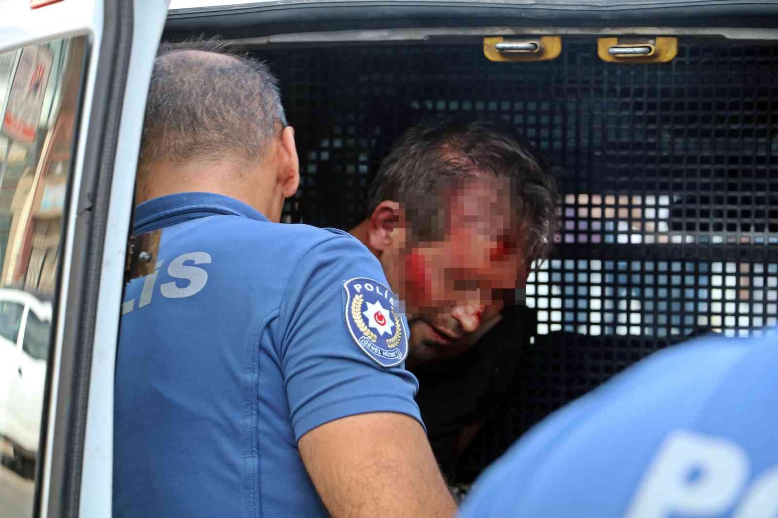 Kayınbiraderini bıçaklayan enişteye vatandaştan dayak #antalya