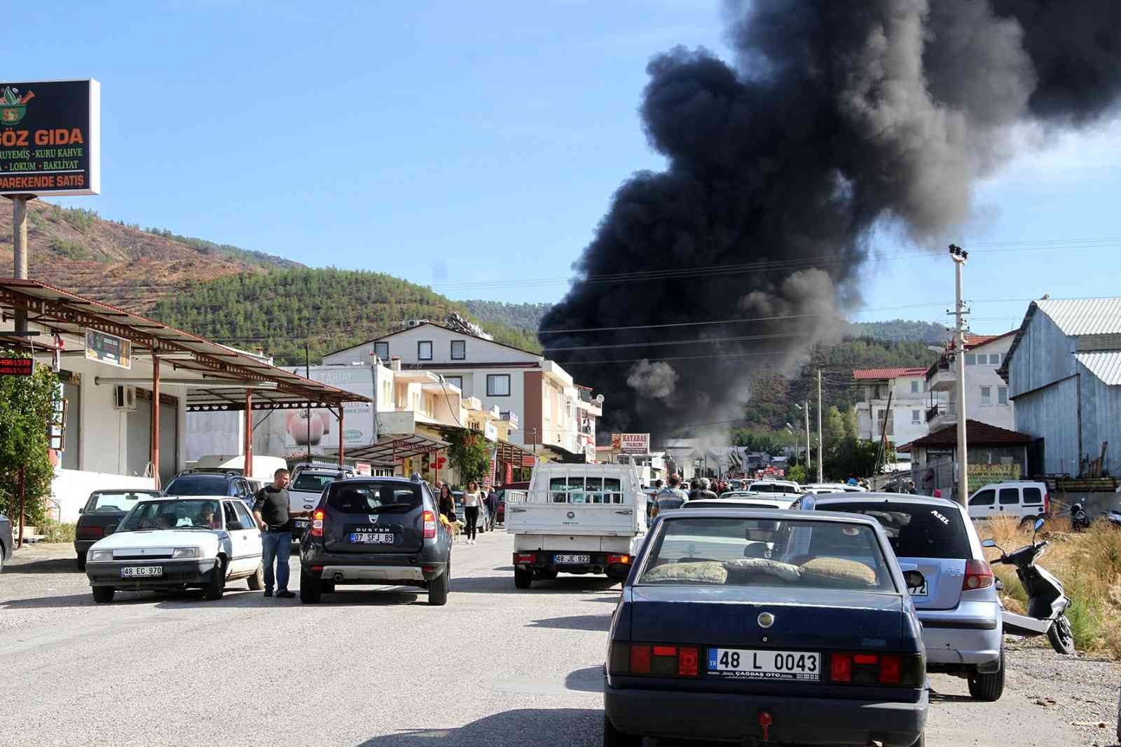 Dumanlar Fethiye semalarının rengini değiştirdi #mugla