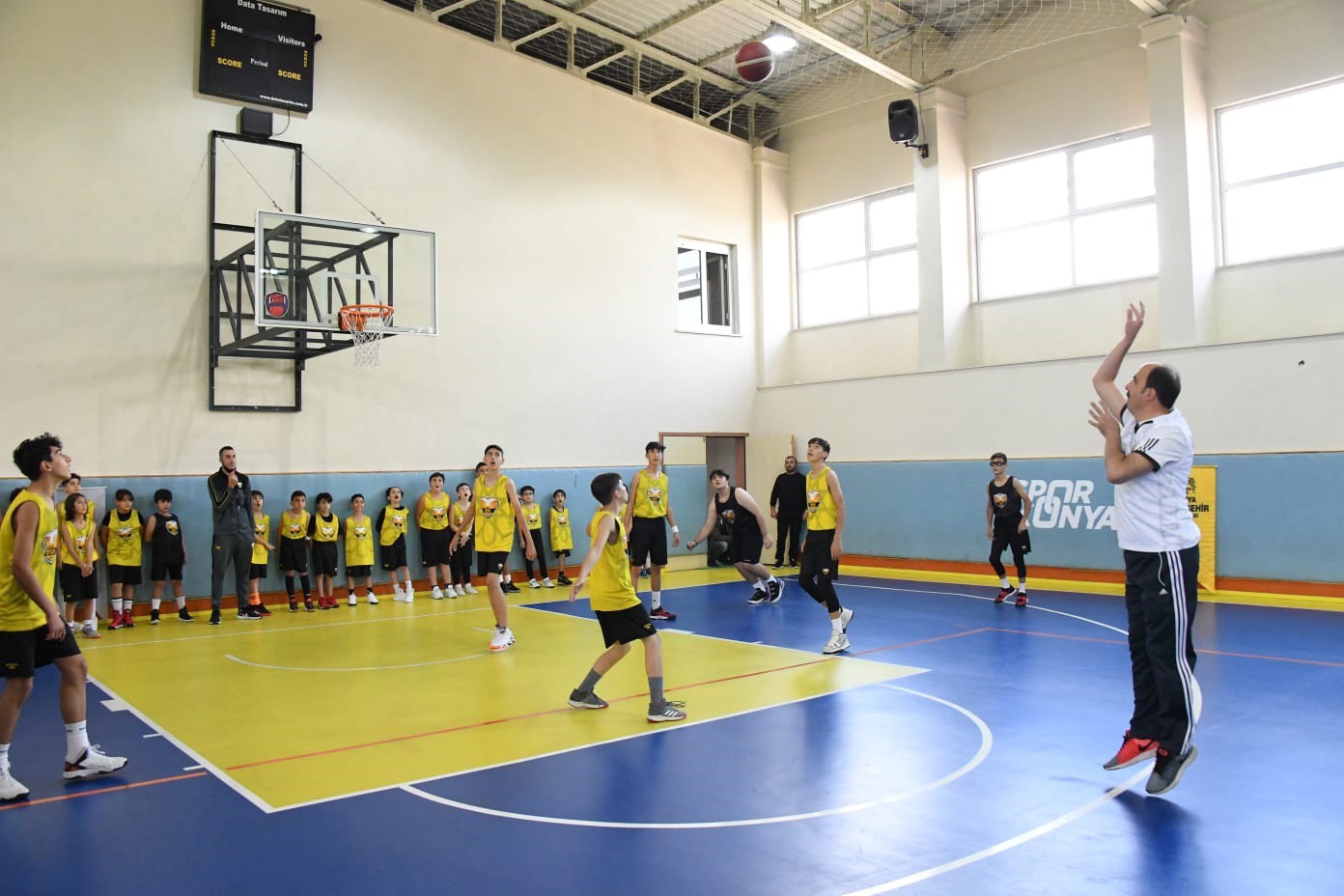 Başkan Altay Büyükşehir Belediyesporlu genç basketbolcularla buluştu #konya