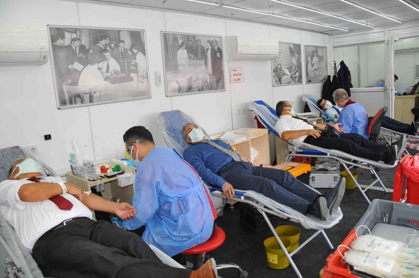 Başkan Akkaya ve belediye personelinden kan bağışı #konya