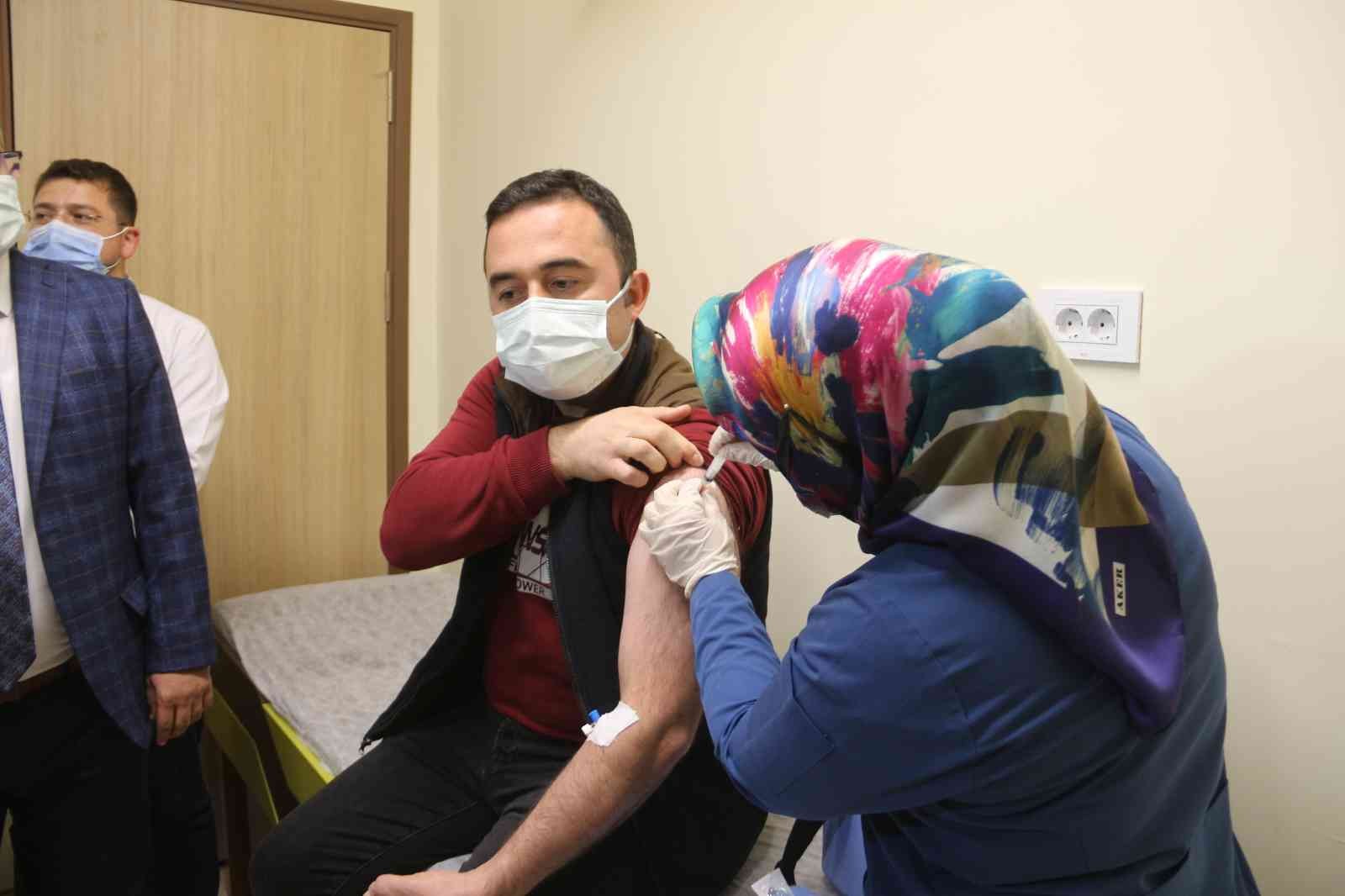 Turkovac aşısı Erzurum’da ilk gönüllüsüyle buluştu #erzurum