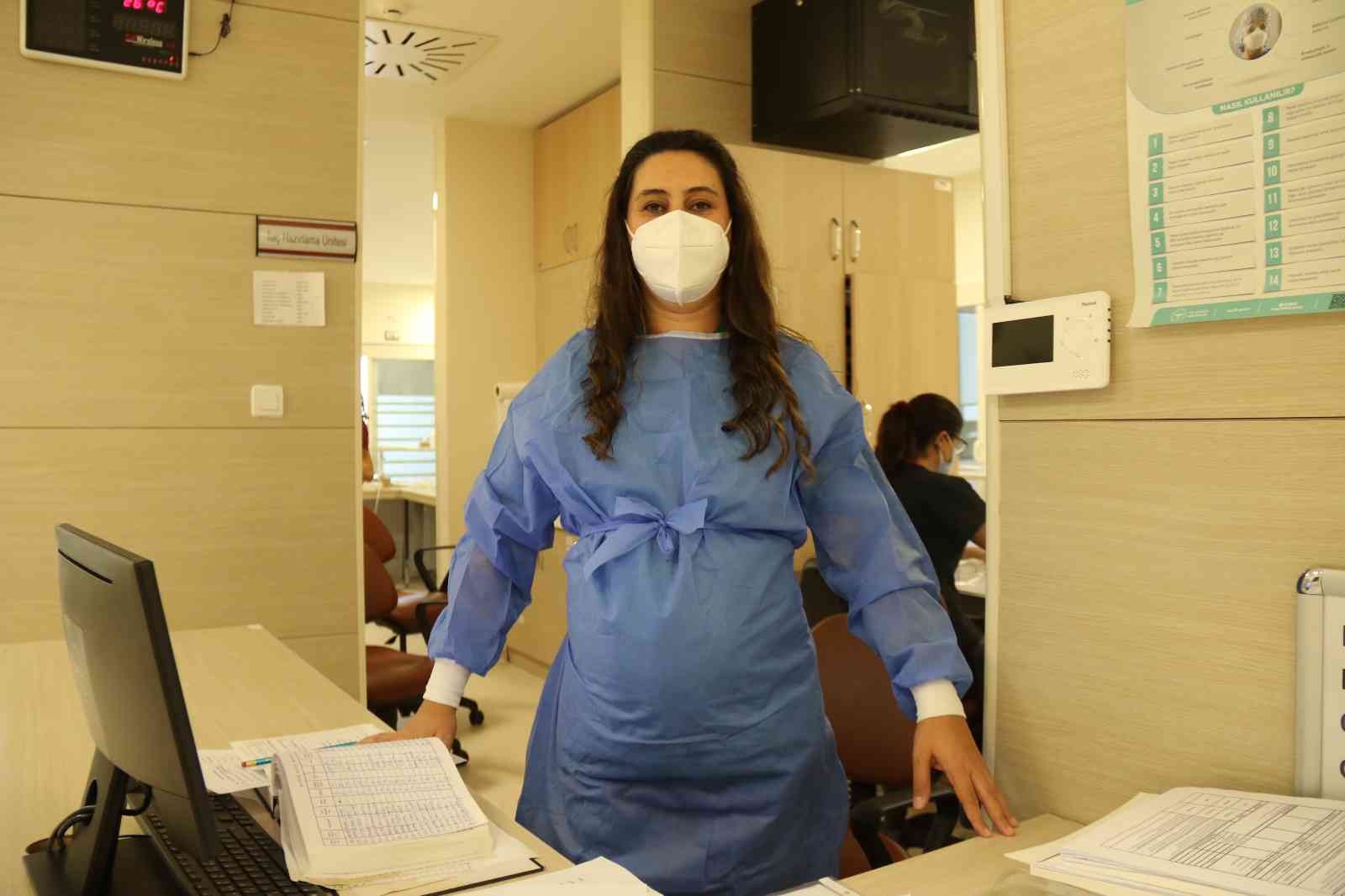 5 aylık hamile hemşire yoğun bakım hastalarının yardımına koşuyor #eskisehir