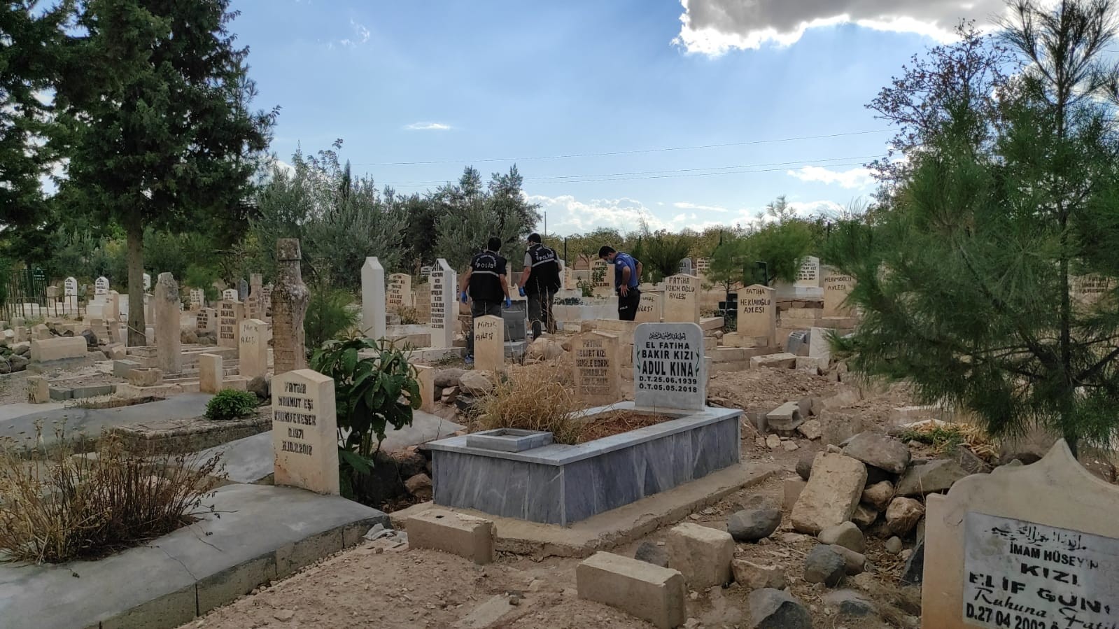 Şanlıurfa’da korkunç olay: Mezarlığa bırakılan çantada bebek cesedi çıktı #sanliurfa