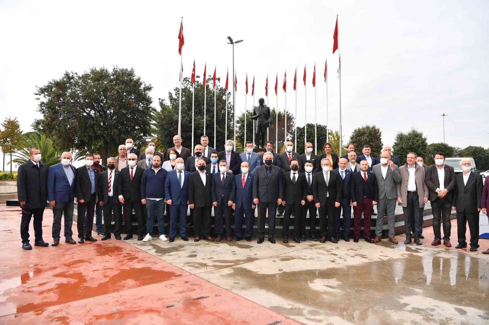 Tuzla’da Muhtarlar Günü sebebiyle çelenk sunma töreni düzenlendi #istanbul