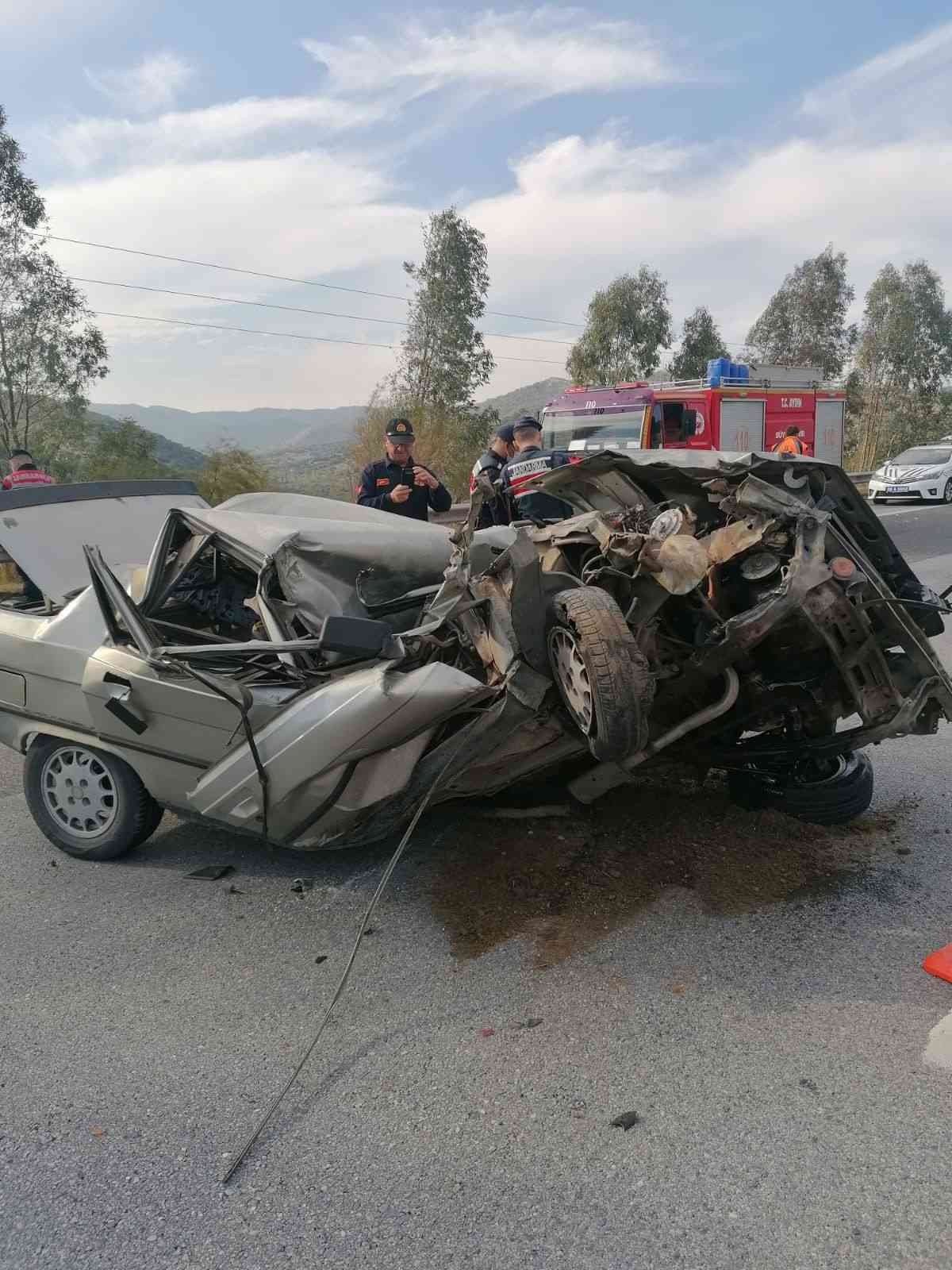 Renault otomobil kağıt gibi ezildi: 1 yaralı #aydin