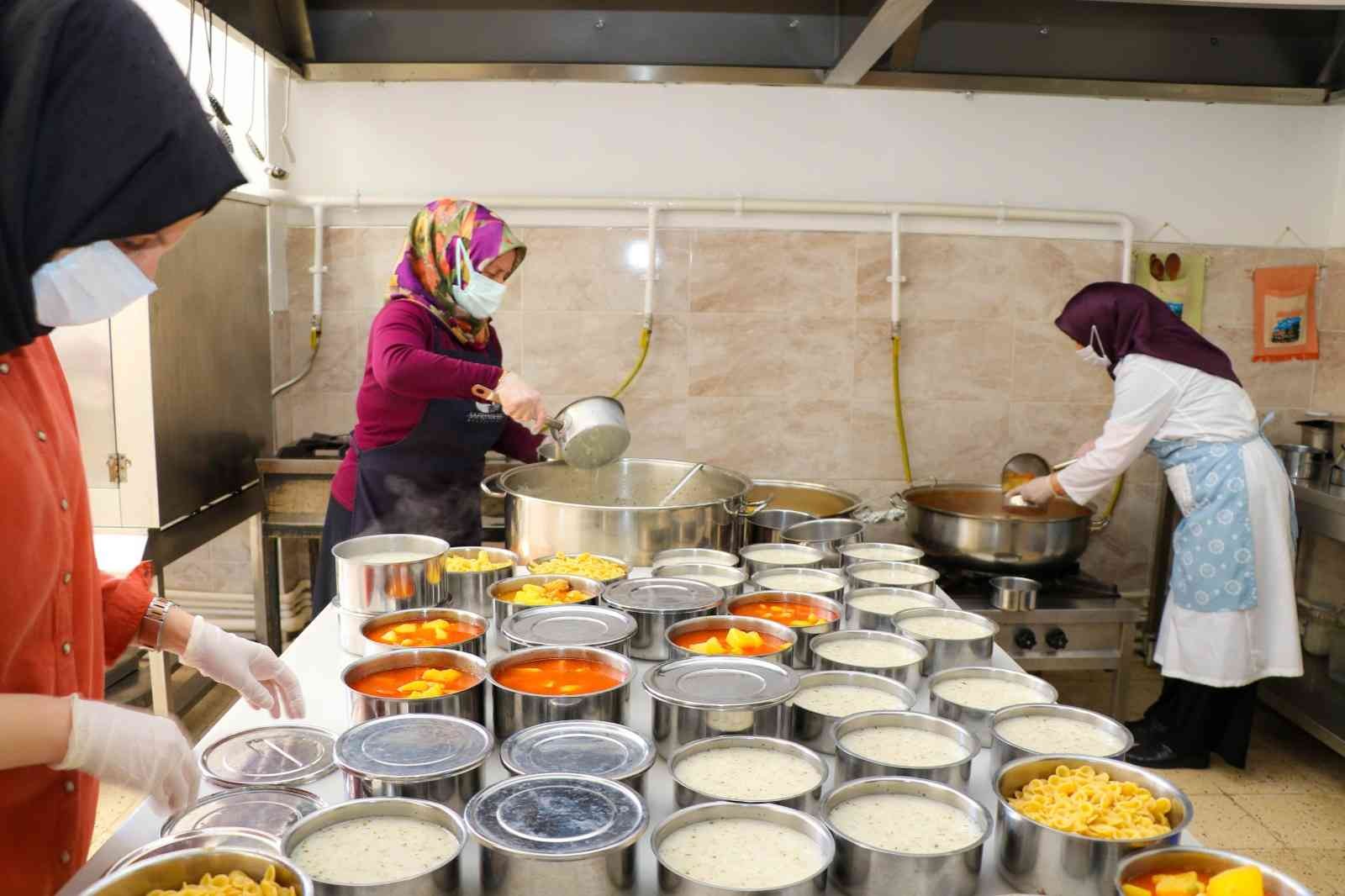 Safranbolu’da her gün 40 aileye sıcak yemek dağıtılıyor #karabuk