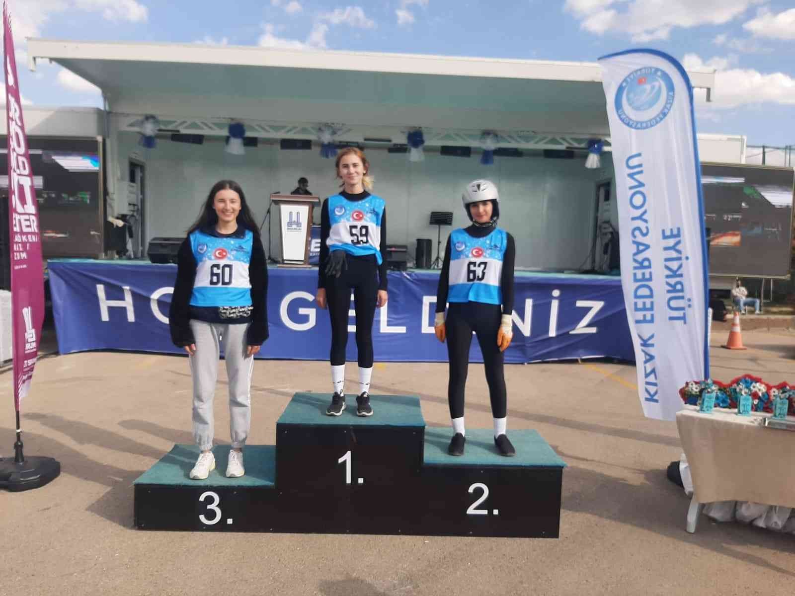 Gedizli sporcular tekerlekli kızak şampiyonasına katıldılar #kutahya