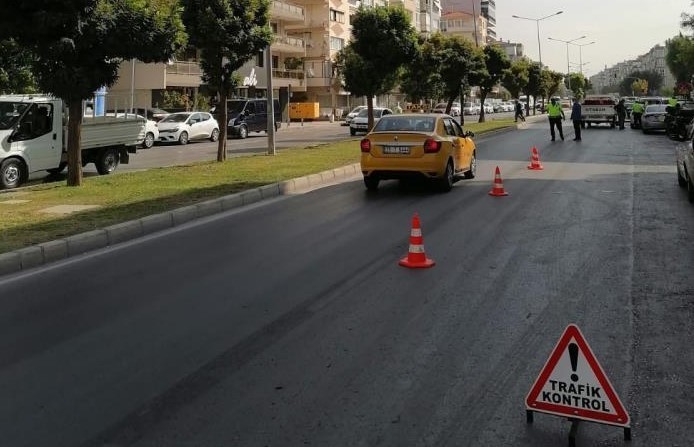 İzmir’de 21 bin 390 sürücüye trafik cezası #izmir