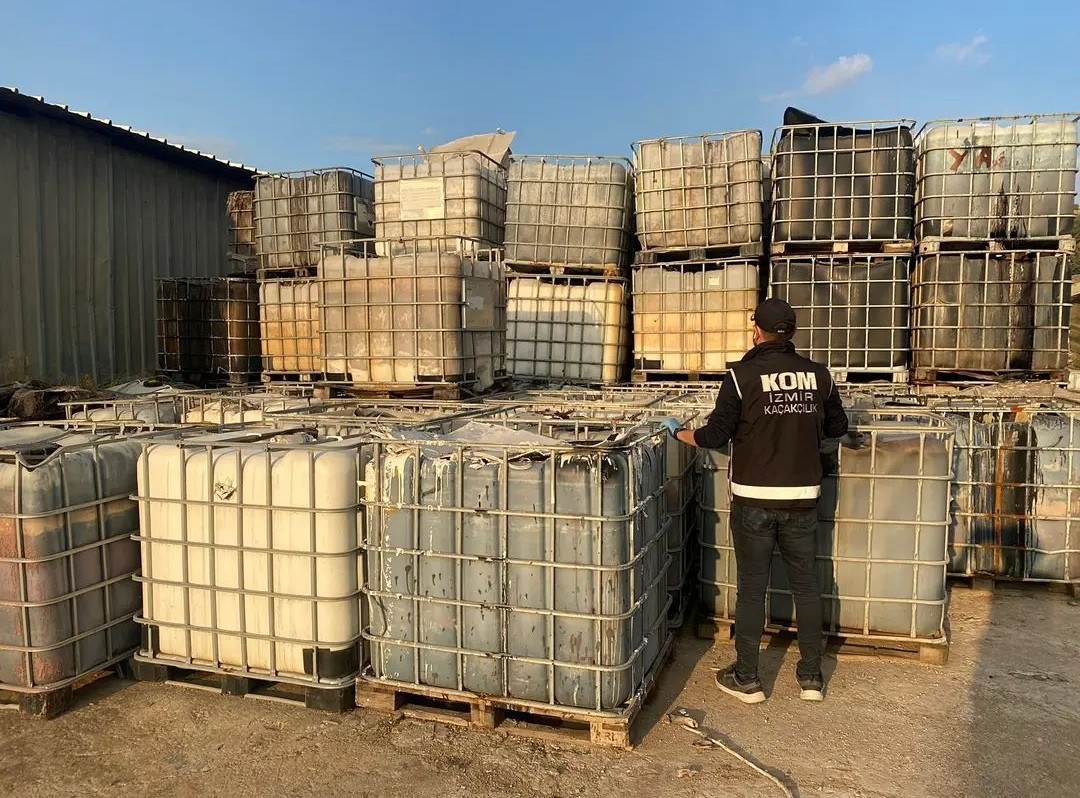 İzmir’de 109 bin 500 litre kaçak akaryakıt ele geçirildi #izmir