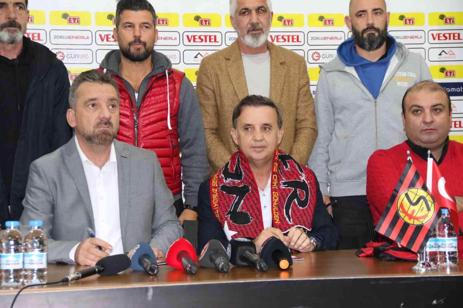 Galatasaray’ın eski futbolcusu Suat Kaya Eskişehirspor’un başına geçti #eskisehir