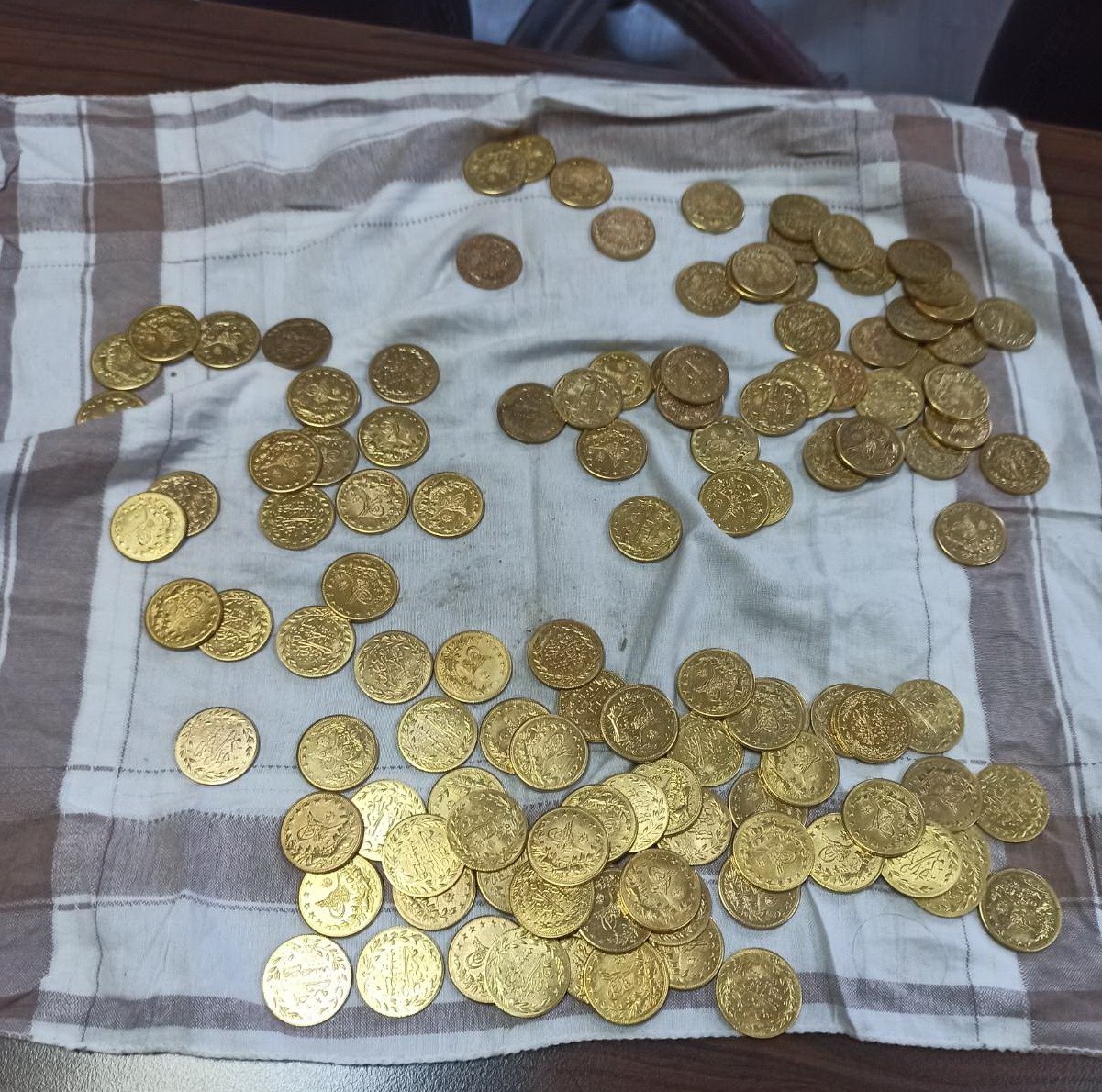 “Dedemde 120 Osmanlı altını var deyip dolandırmak istediler #manisa