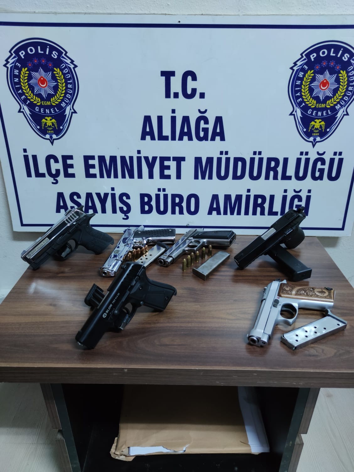 İzmir’de silah kaçakçılarına pazarlık esnasında baskın: 5 tutuklama #izmir