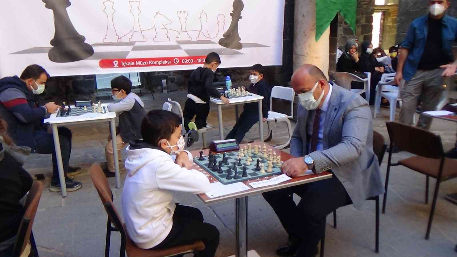 Sur Belediyesi geleneksel 1. satranç turnuvası başladı #diyarbakir
