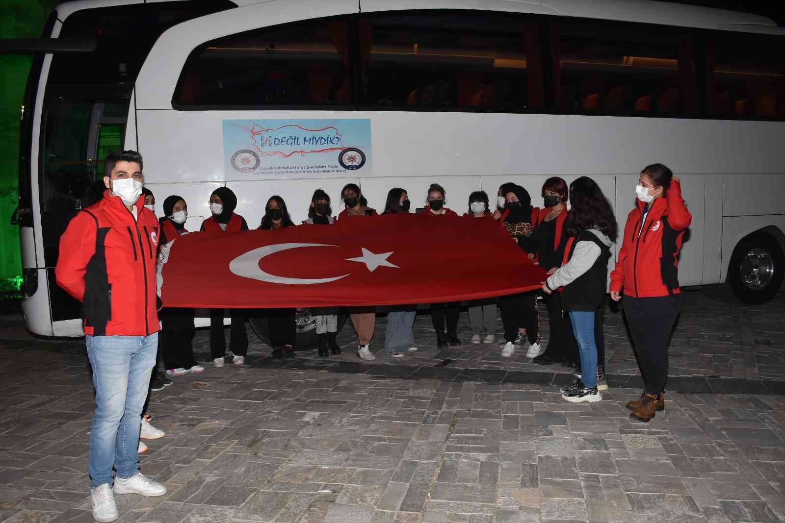İzmirli 20 öğrenci 4 günlük gezi için yola çıktı #izmir