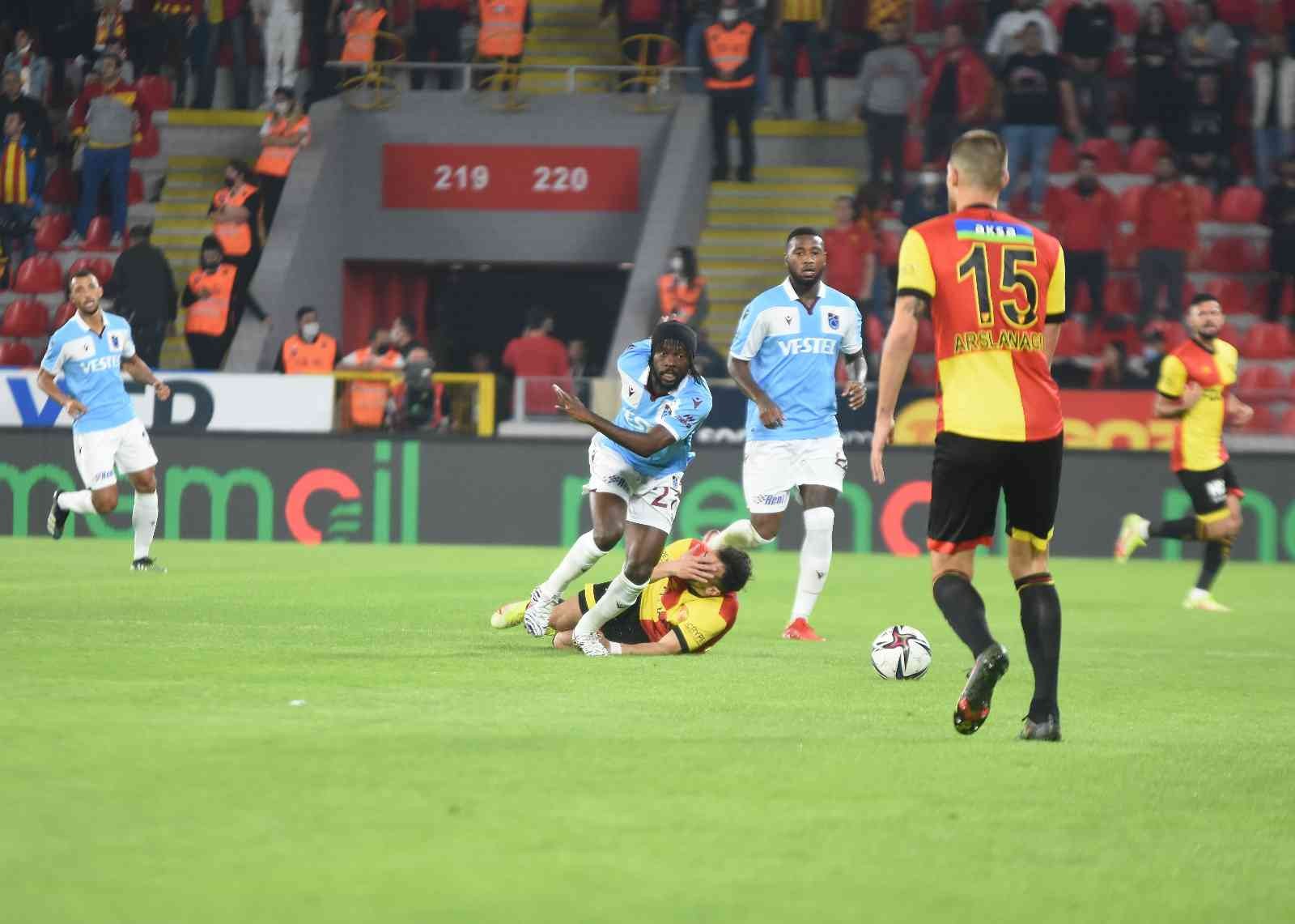 Süper Lig: Göztepe: 0 - Trabzonspor: 0 (İlk yarı) #izmir