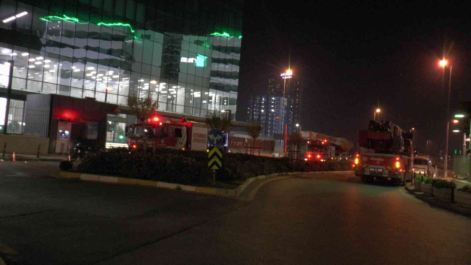 Ümraniye’de 24. katta işçi kurtarma operasyonu #istanbul