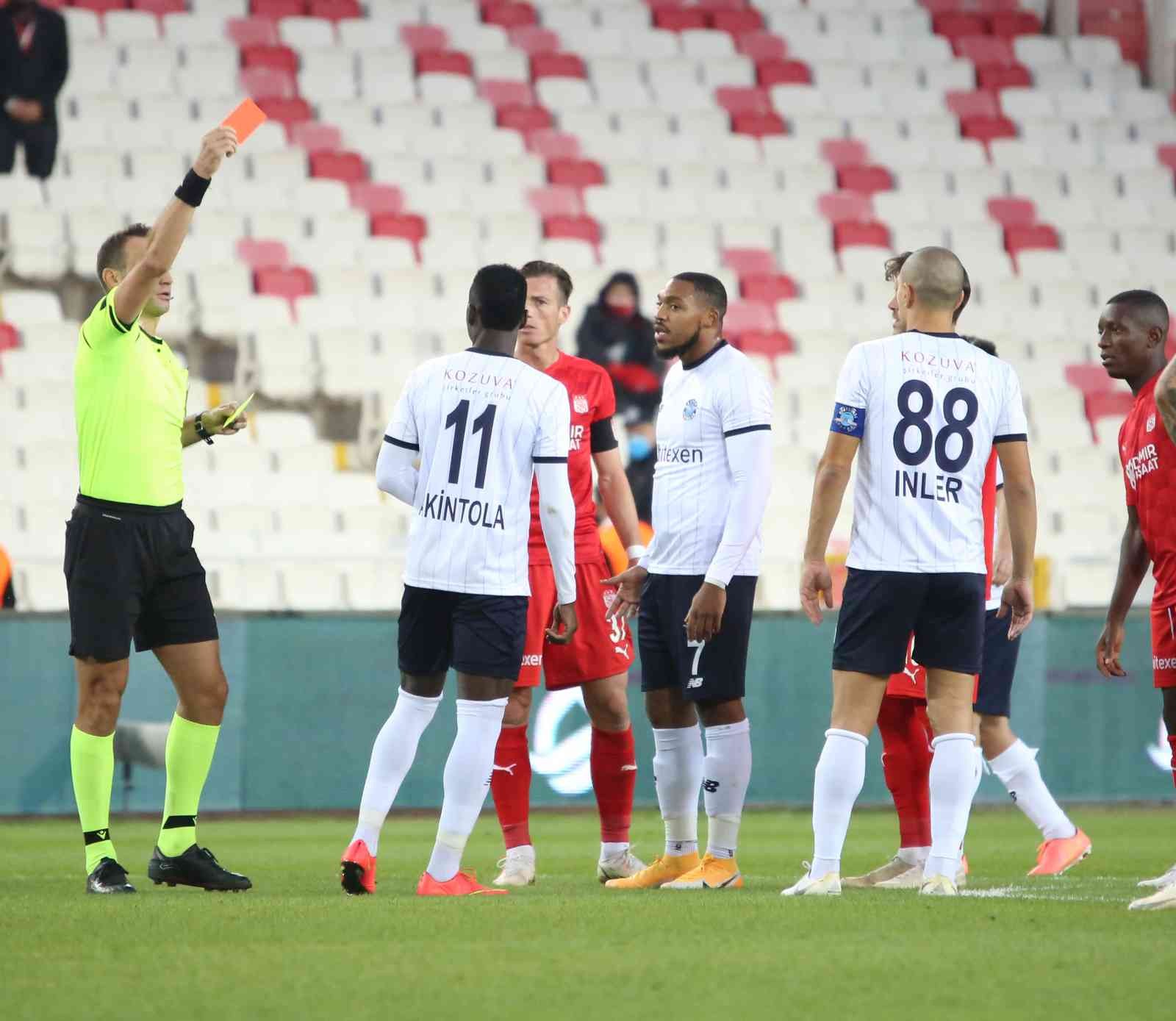 Adana Demirspor’da Babajide Akintola kırmızı kart gördü #sivas