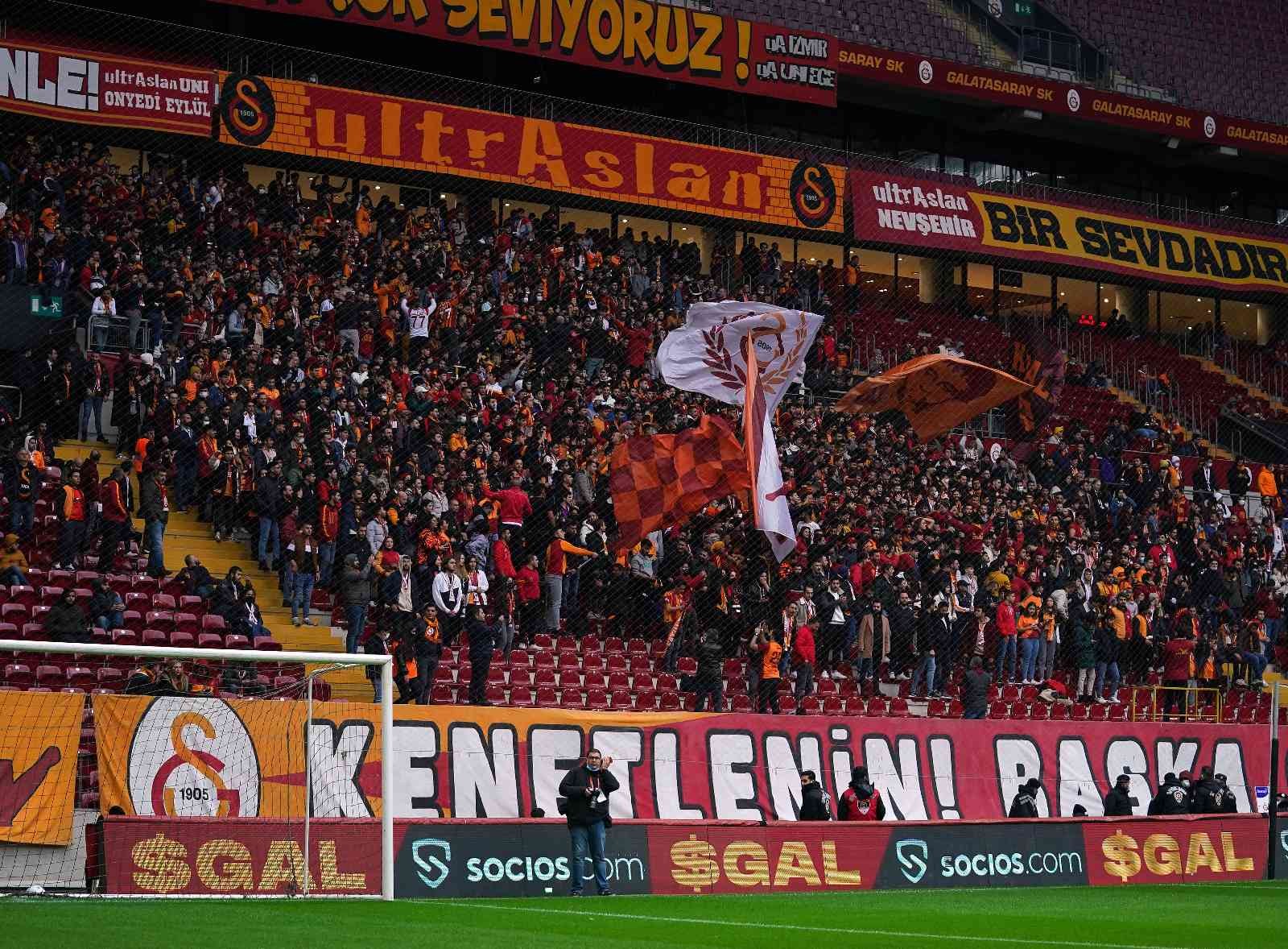 Galatasaray, Beşiktaş derbisi son idmanını taraftara açık yaptı #istanbul