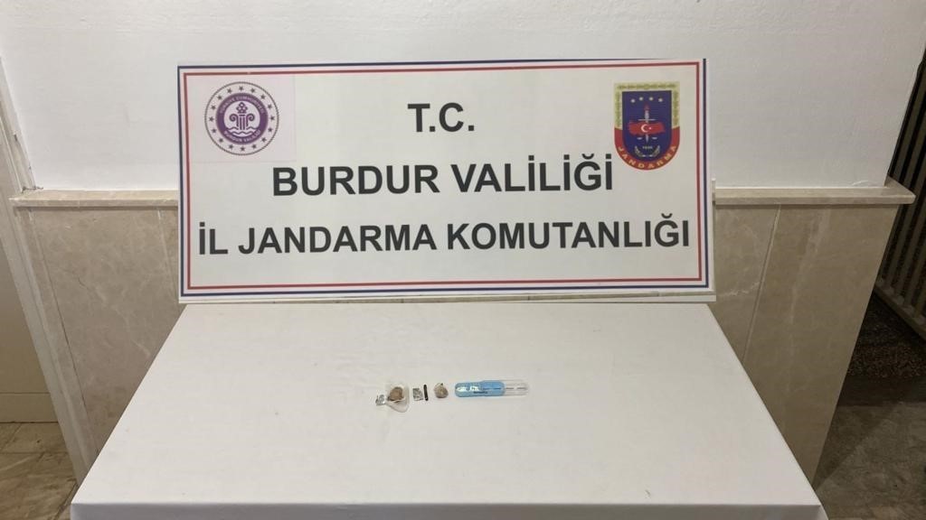 Burdur’da zehir tacirlerine suçüstü baskın