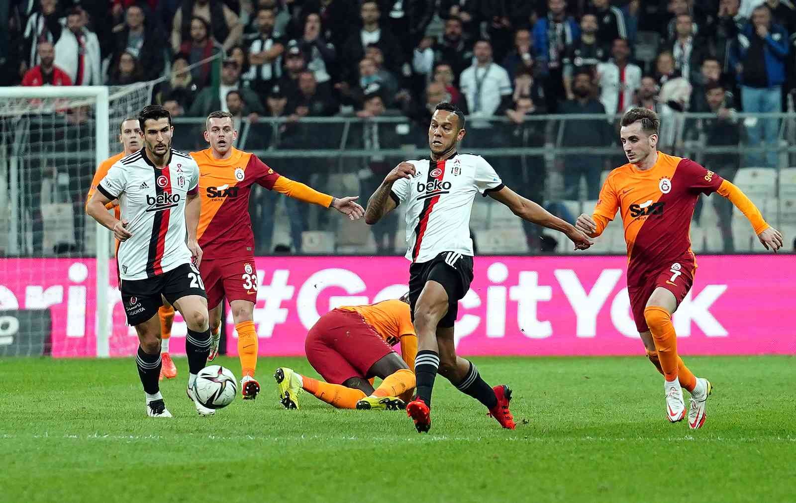Süper Lig: Beşiktaş: 1 - Galatasaray: 1 (İlk yarı) #istanbul