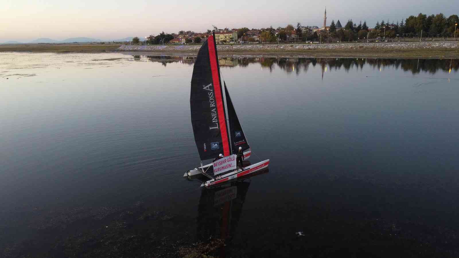 İzmir’den gelen sporcular Beyşehir Gölü’ndeki susuzluğa yelken açtı #konya