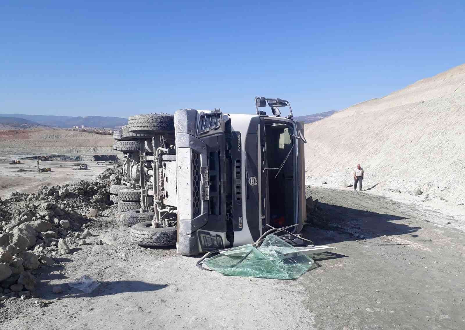 Hisarcık’ta hafriyat kamyonu devrildi: 1 ölü #kutahya