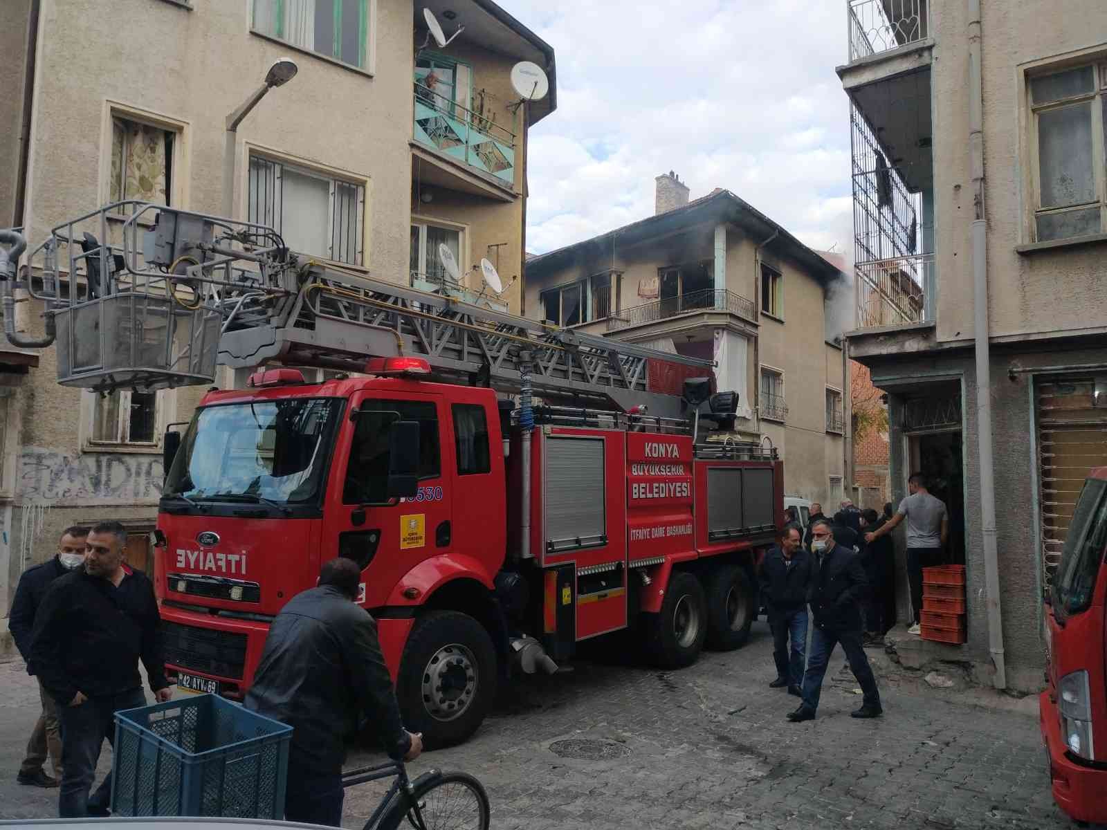 Konya’da boş binadaki yangın büyümeden söndürüldü #konya