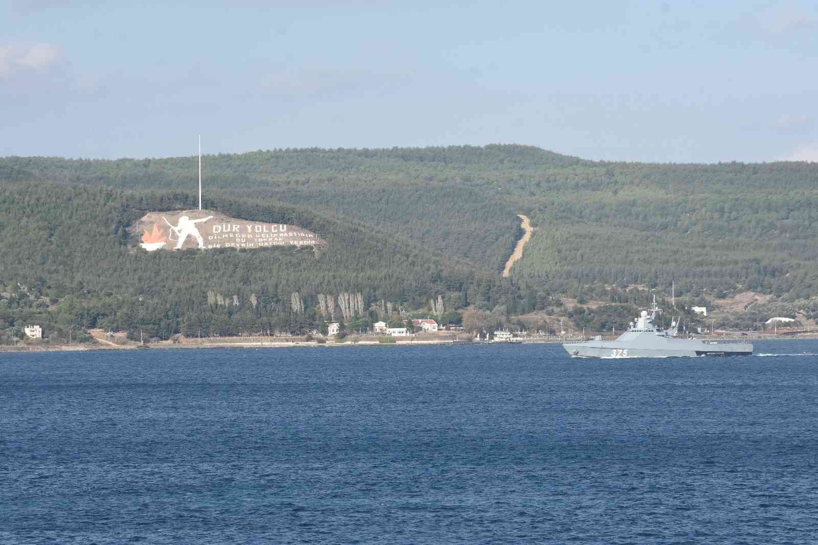 Rus savaş gemisi Çanakkale Boğazı’ndan geçti