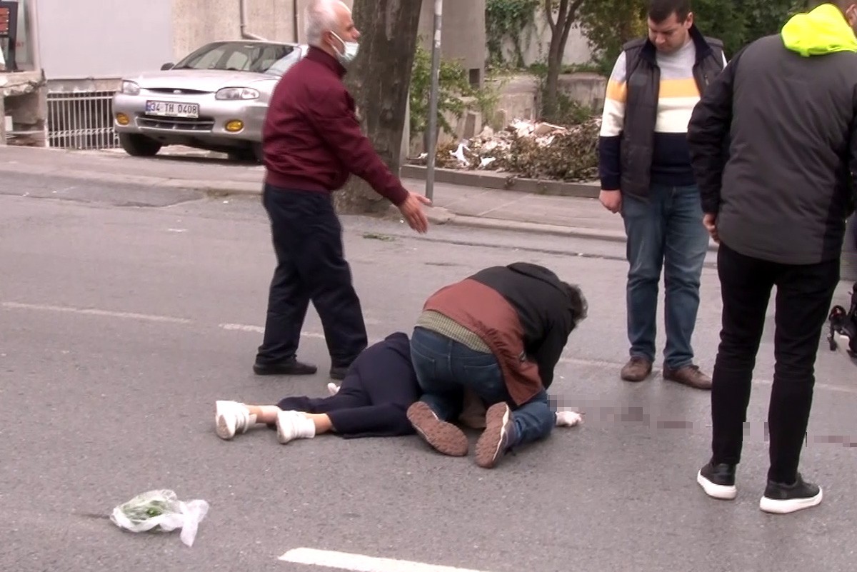 Bahçelievler’de otomobilin çarptığı kadına ilk müdahaleyi yoldan geçen doktor yaptı #istanbul
