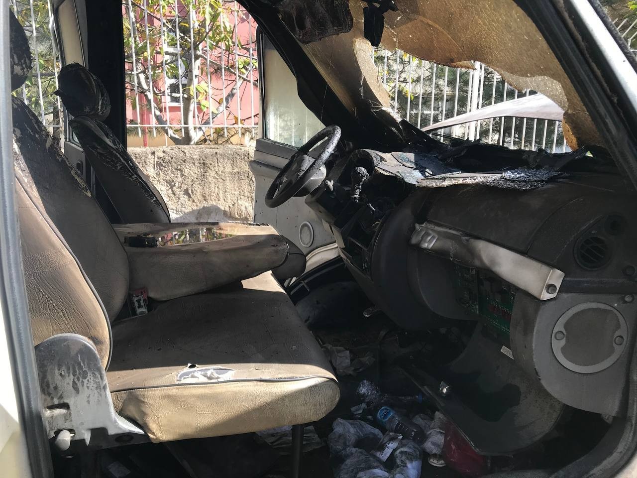 Edirne’de park halindeki kamyonet yandı #edirne