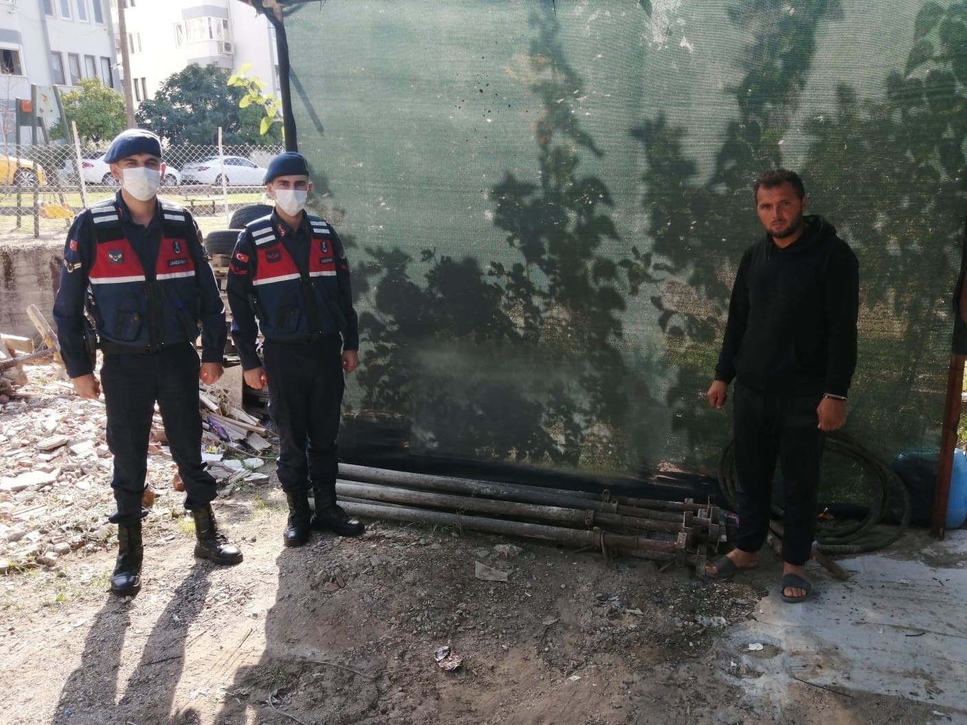 Fethiye’de inşaat malzemeleri çaldığı öne sürülen şüpheli yakalandı #mugla