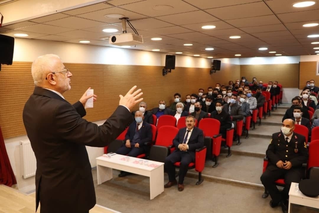 Yıldızeli’nde din görevlilerine konferans verildi #sivas