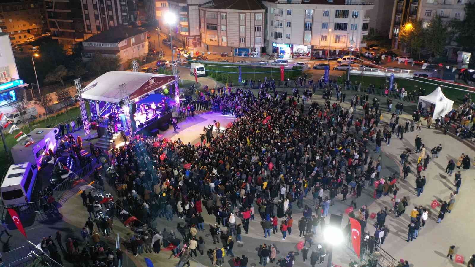 Arnavutköy’de Cumhuriyet Bayramı Murat Kekilli konseriyle kutlandı #istanbul
