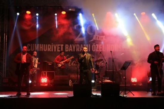 Bayrampaşa’da Cumhuriyetin 98. yılı Koliva konseriyle kutlandı #istanbul