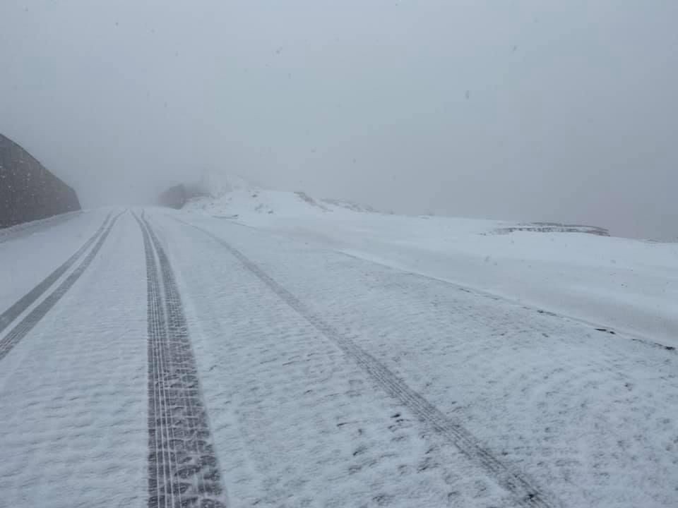 Nemrut Dağı zirvesine mevsimin ilk karı yağdı