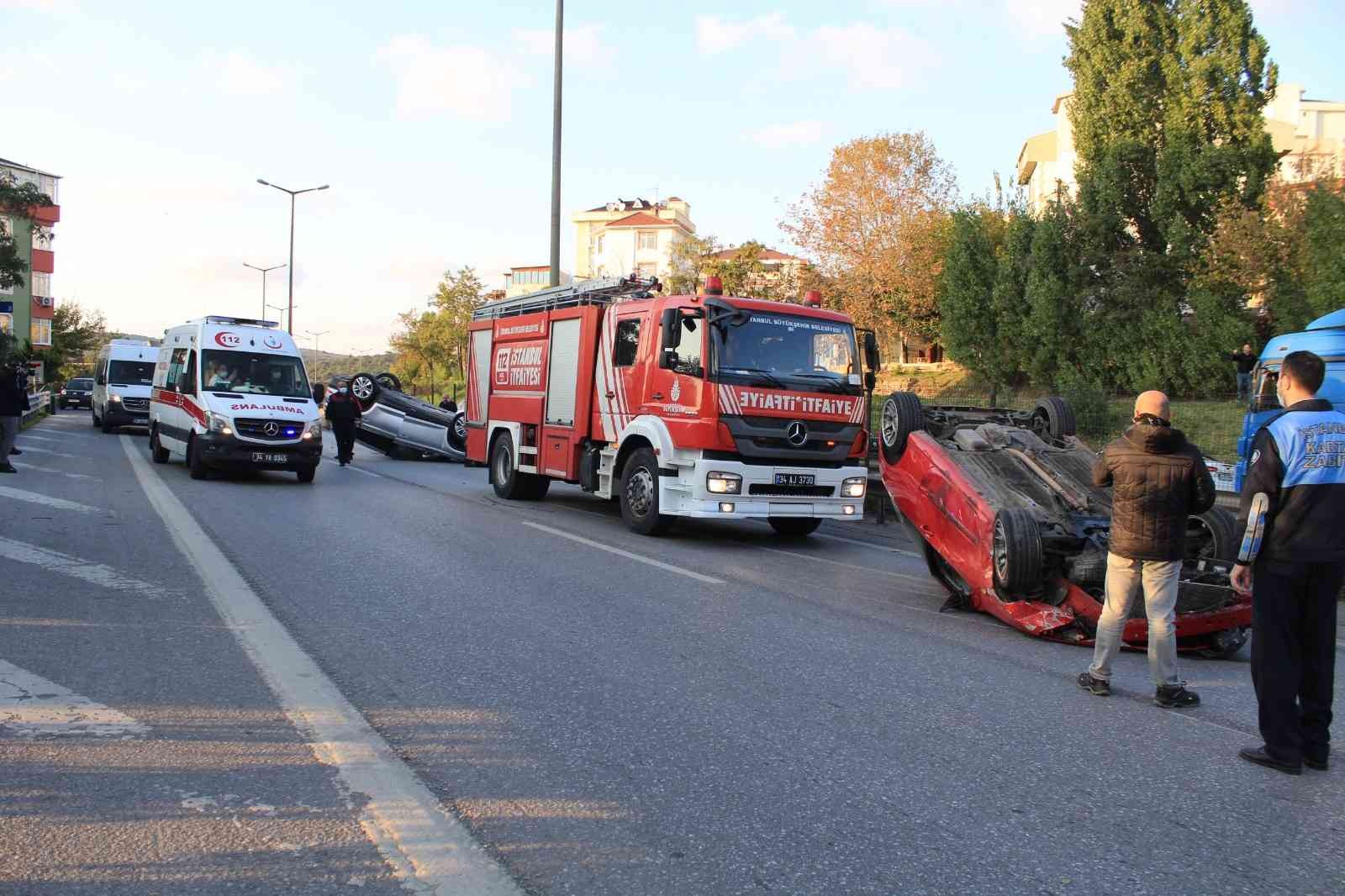 Kartal’da ilginç kaza, 2 araç aynı anda takla attı: 1 yaralı #istanbul