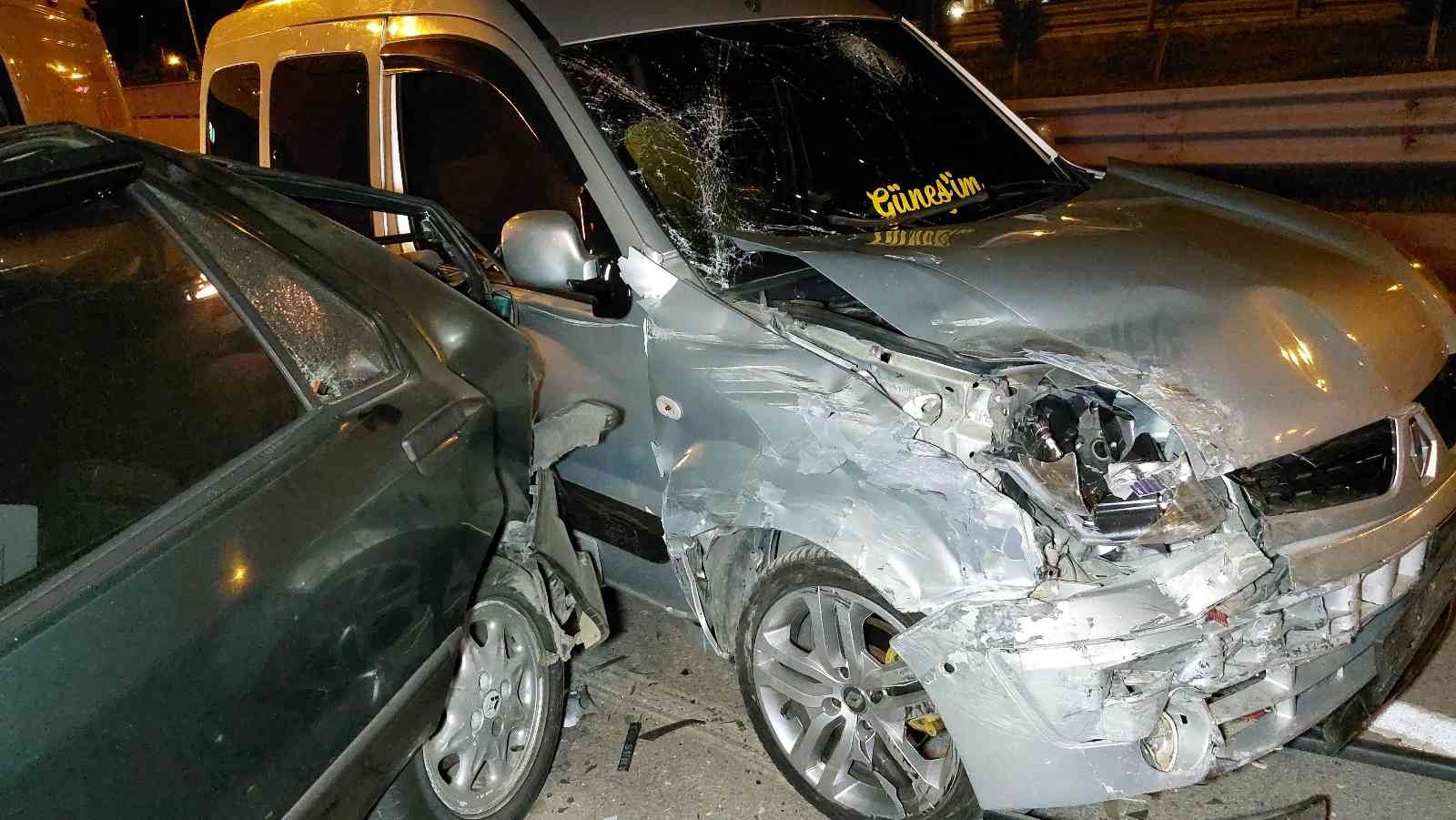 Kapısı açılan otomobil kazaya sebep oldu: 7 yaralı #samsun