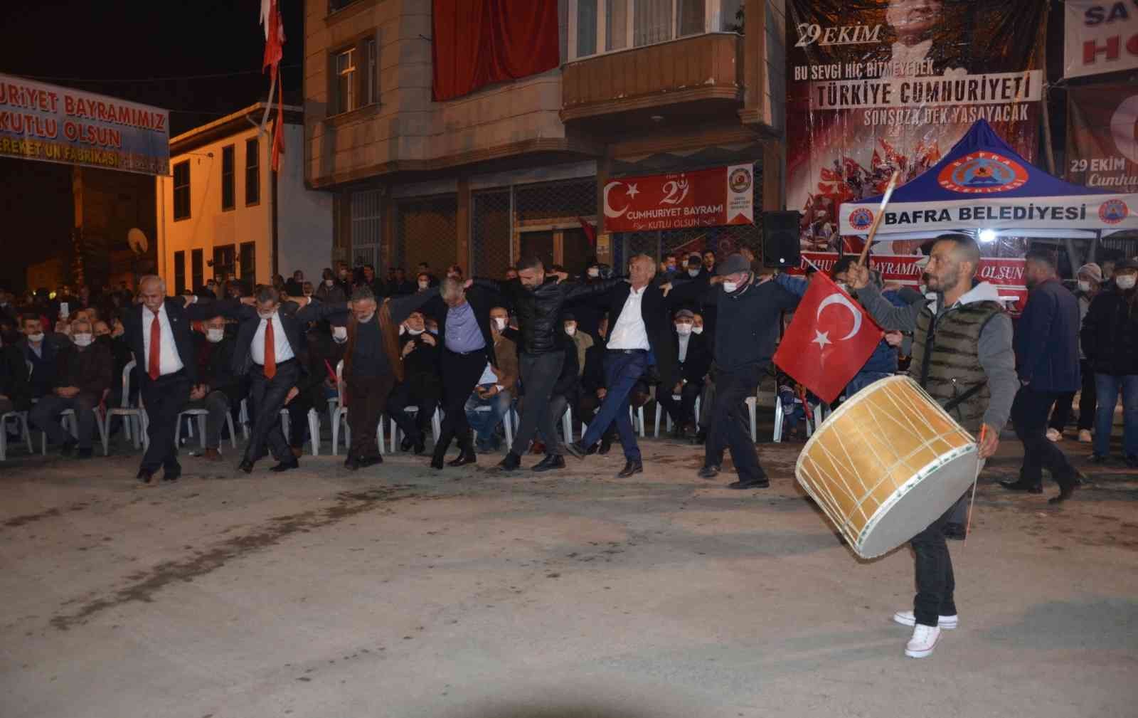 Gazi Paşalılar davul-zurna ile ’Cumhuriyet’i kutladı #samsun