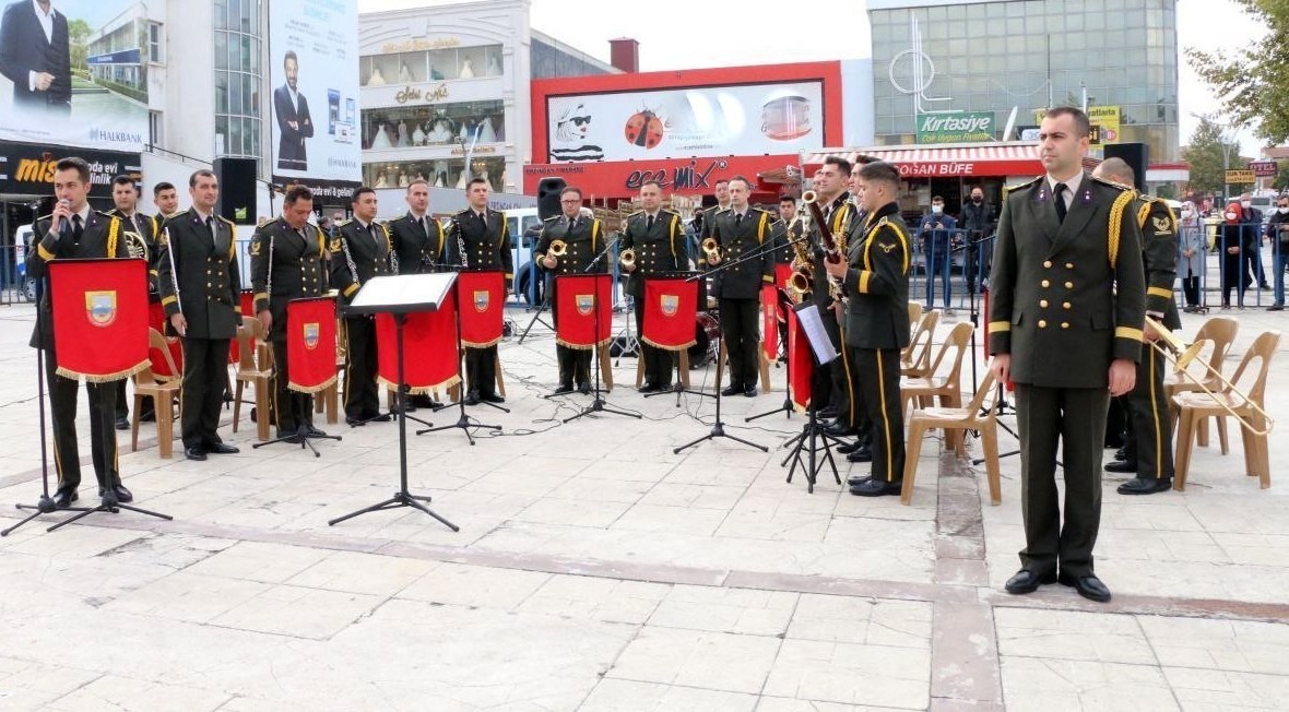 Askeri bandodan Sakarya Zaferi’nin 100’üncü yıl dönümü konseri #erzincan