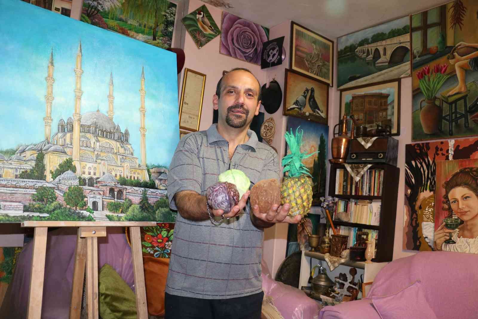 30 yıllık ressam eserleriyle odasını sergi salonuna çevirdi #edirne