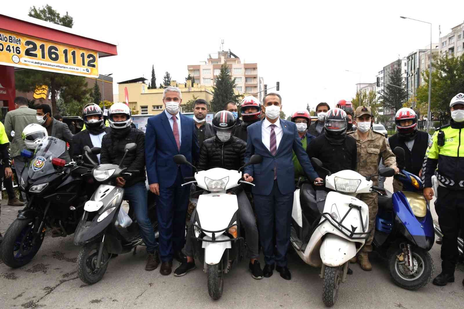 Motosiklet sürücülerine kask dağıtıldı #adiyaman