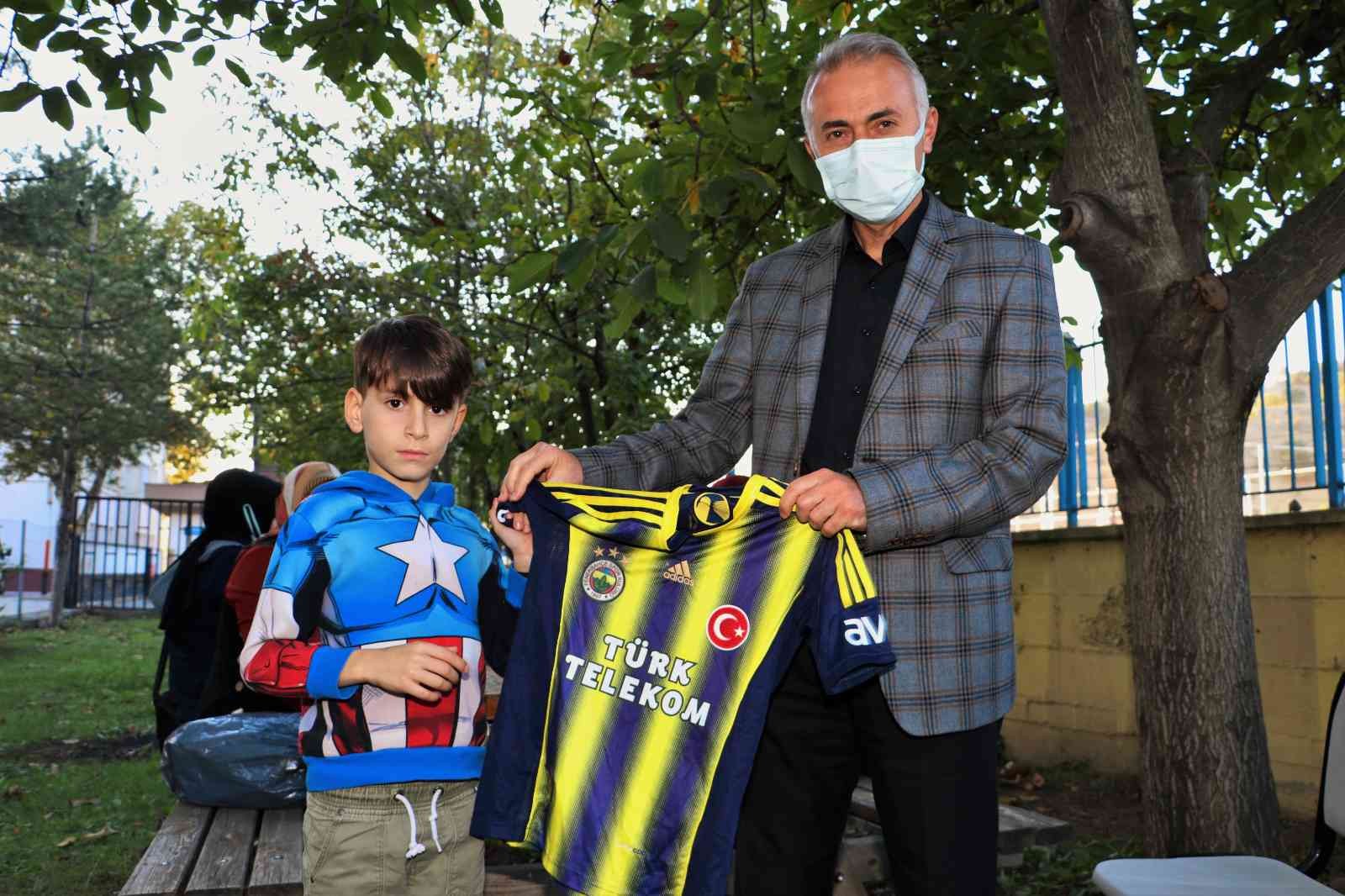Trabzonsporlu başkandan, Fenerbahçeli Mehmet Can’a ’forma’ hediyesi #amasya
